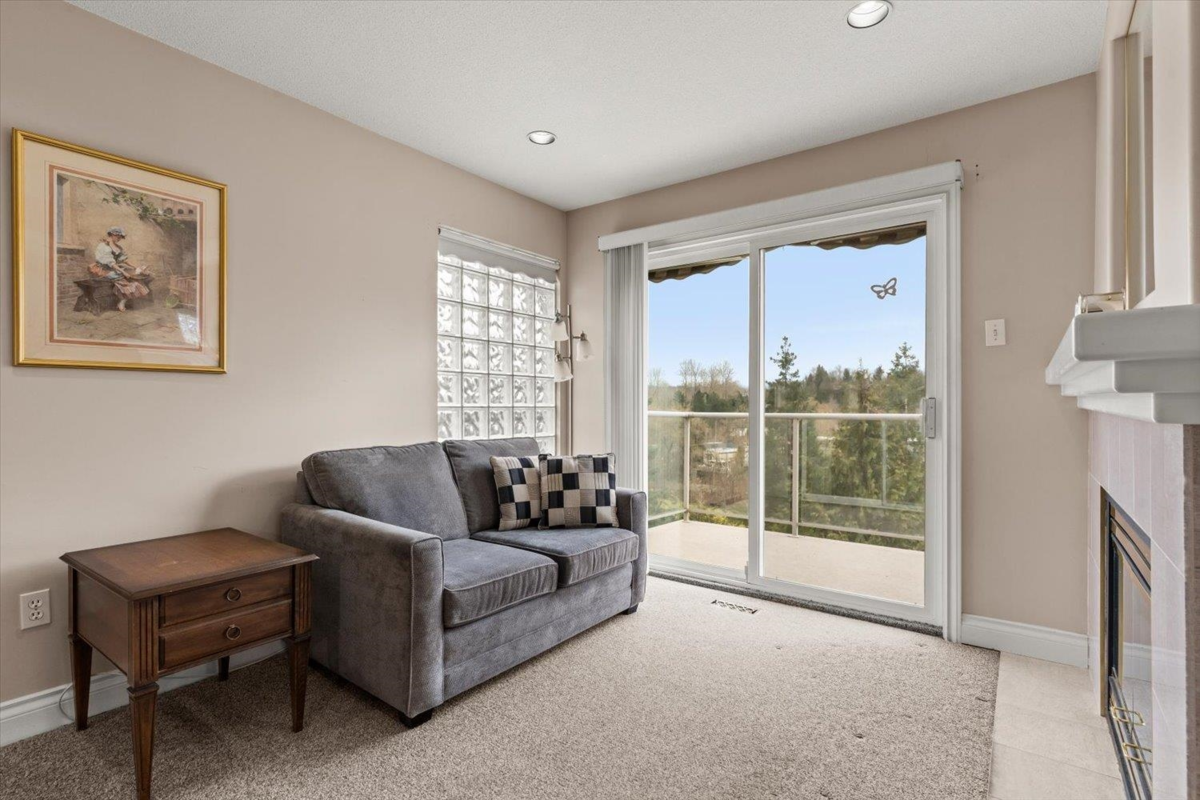 Kitchen Photo of 11 3354 Horn Street, Abbotsford, BC