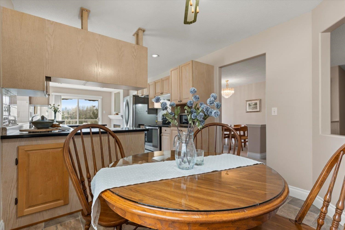 Walk-In Closet Photo of 11 3354 Horn Street, Abbotsford, BC