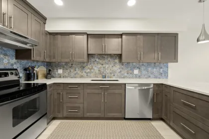 27 1925 Indian River Crescent, North Vancouver, BC