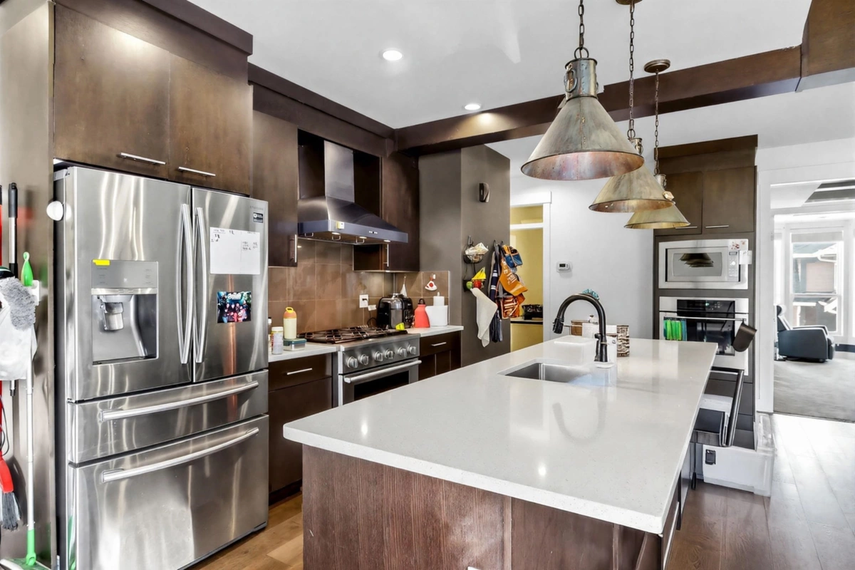 Kitchen Island Photo of 34 15977 26 Avenue, Surrey, BC