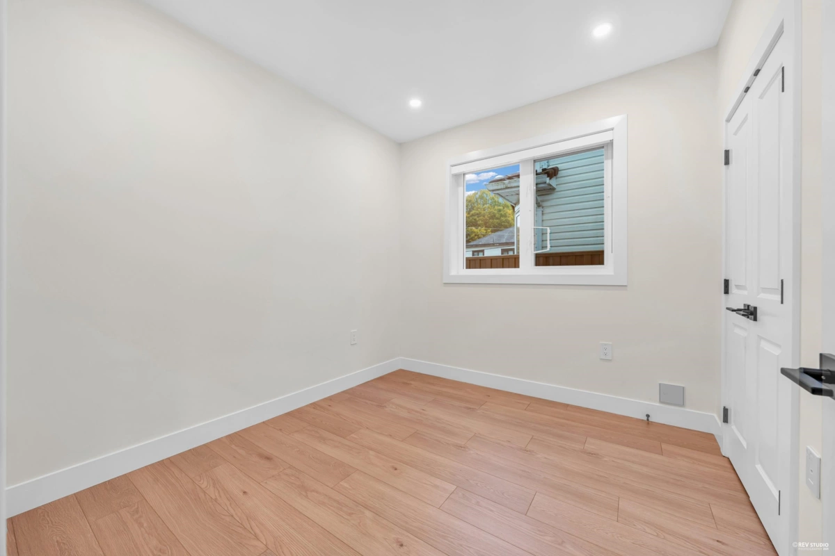 Powder Room Photo of 2 3090 Vanness Avenue, Vancouver, BC
