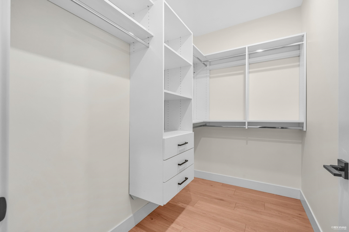 Walk-In Closet Photo of 2 3090 Vanness Avenue, Vancouver, BC
