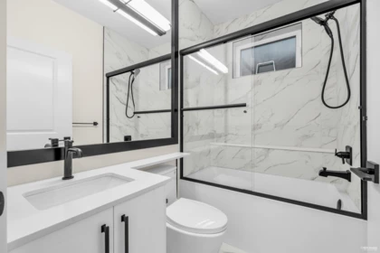 Kitchen Island Photo of 2 3090 Vanness Avenue, Vancouver, BC