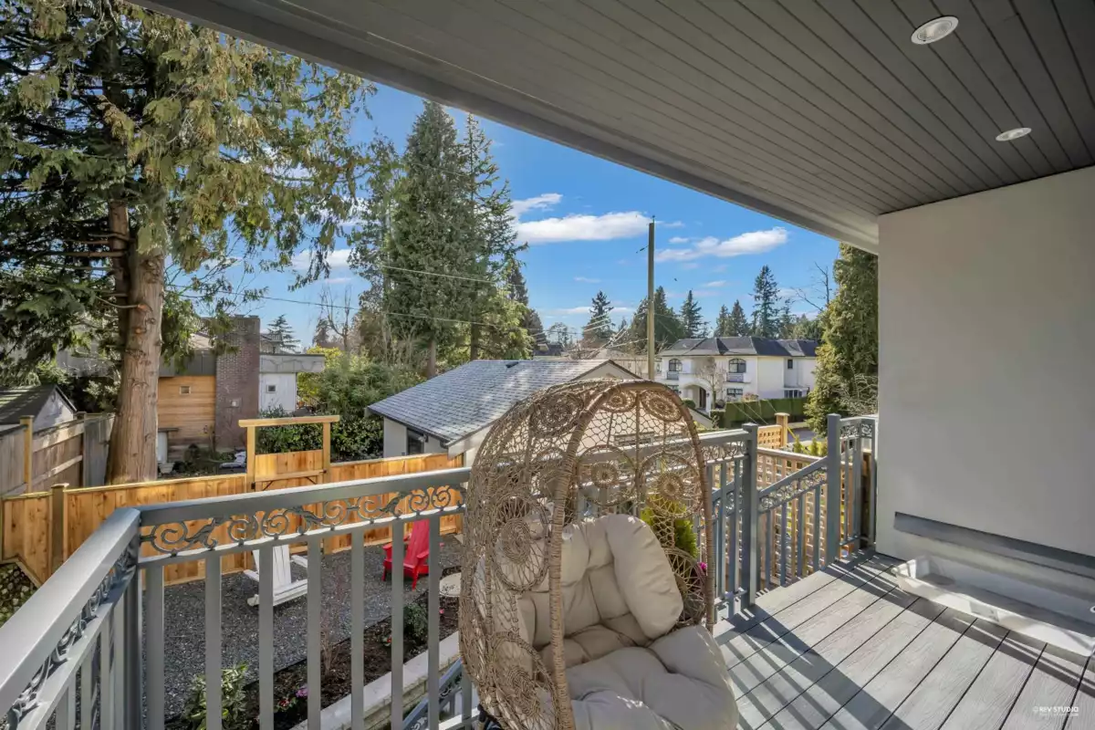 Basement Recreation Room Photo of 1 1722 W 68th Avenue, Vancouver, BC