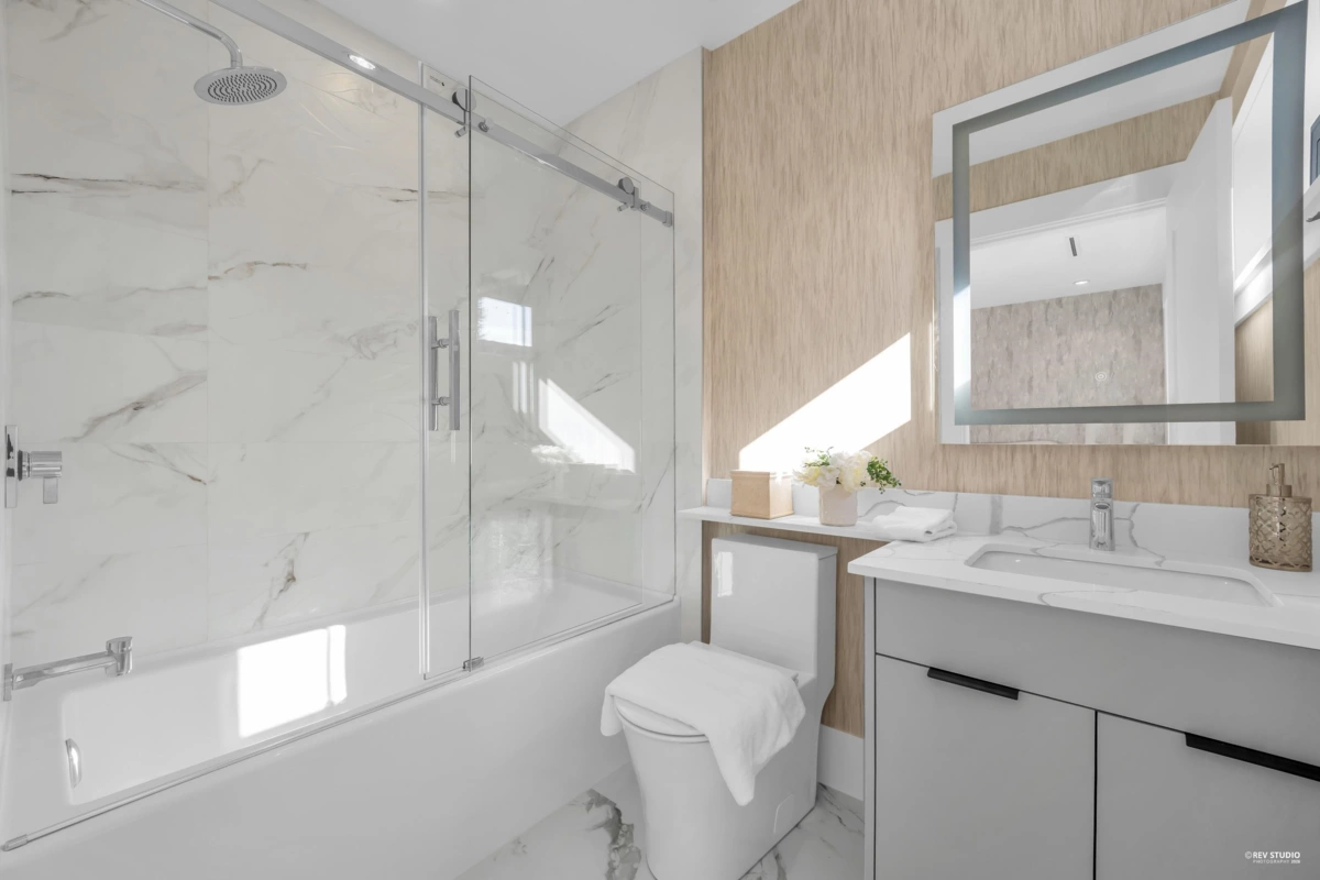 Guest Bathroom Photo of 1 1722 W 68th Avenue, Vancouver, BC