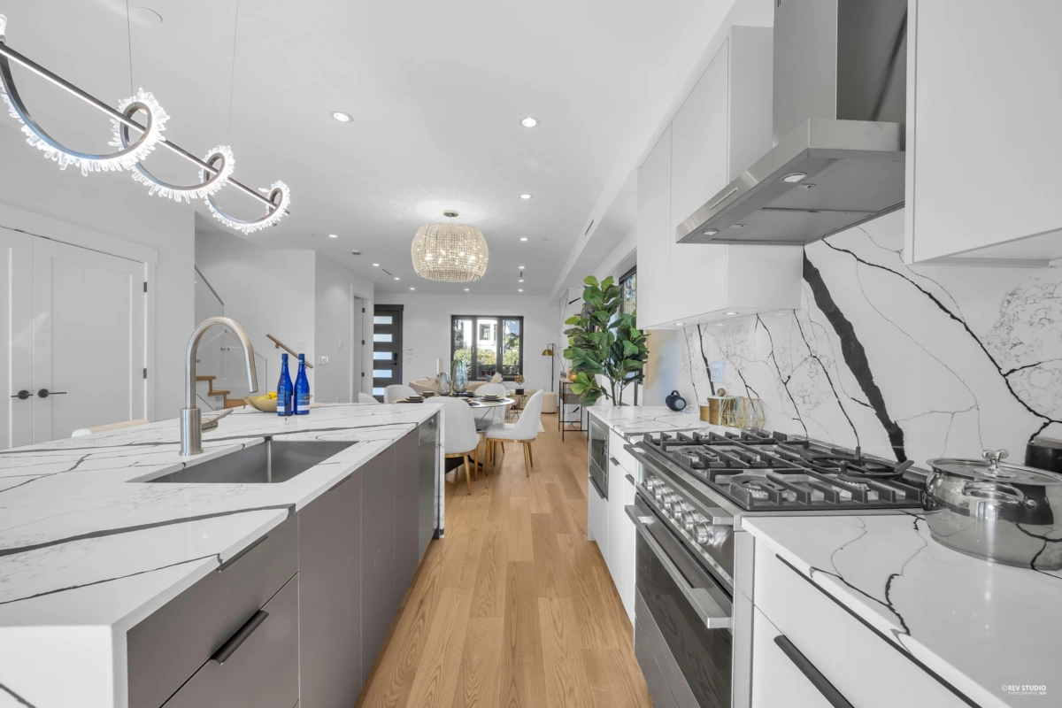 Kitchen Photo of 1 1722 W 68th Avenue, Vancouver, BC