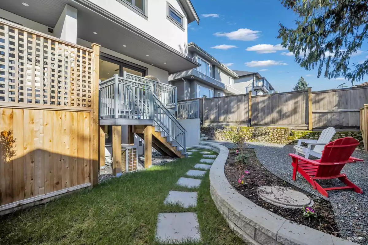 Laundry Room Photo of 1 1722 W 68th Avenue, Vancouver, BC