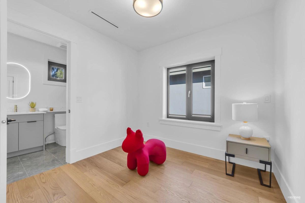 Powder Room Photo of 1 1722 W 68th Avenue, Vancouver, BC