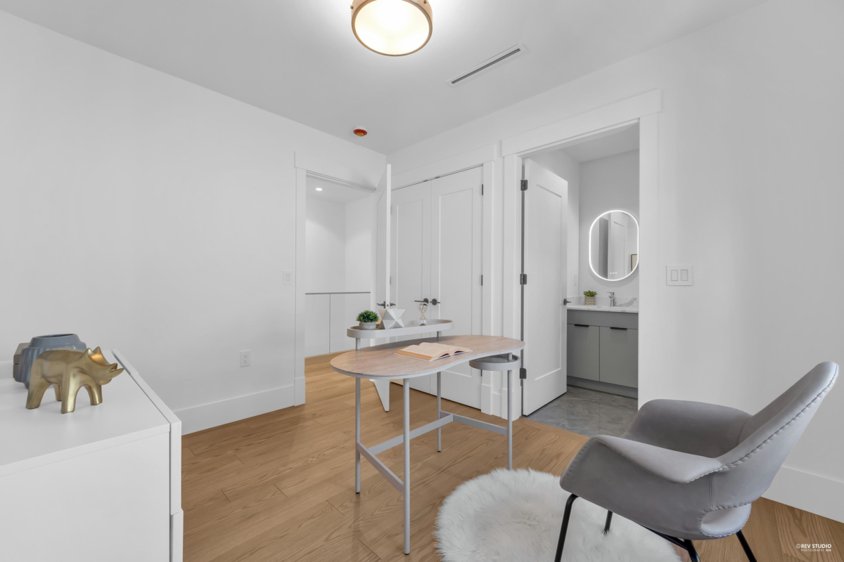 Primary Bathroom Photo of 1 1722 W 68th Avenue, Vancouver, BC