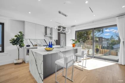 Kitchen Island Photo of 1 1722 W 68th Avenue, Vancouver, BC