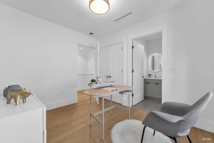 Primary Bathroom Photo of 1 1722 W 68th Avenue, Vancouver, BC