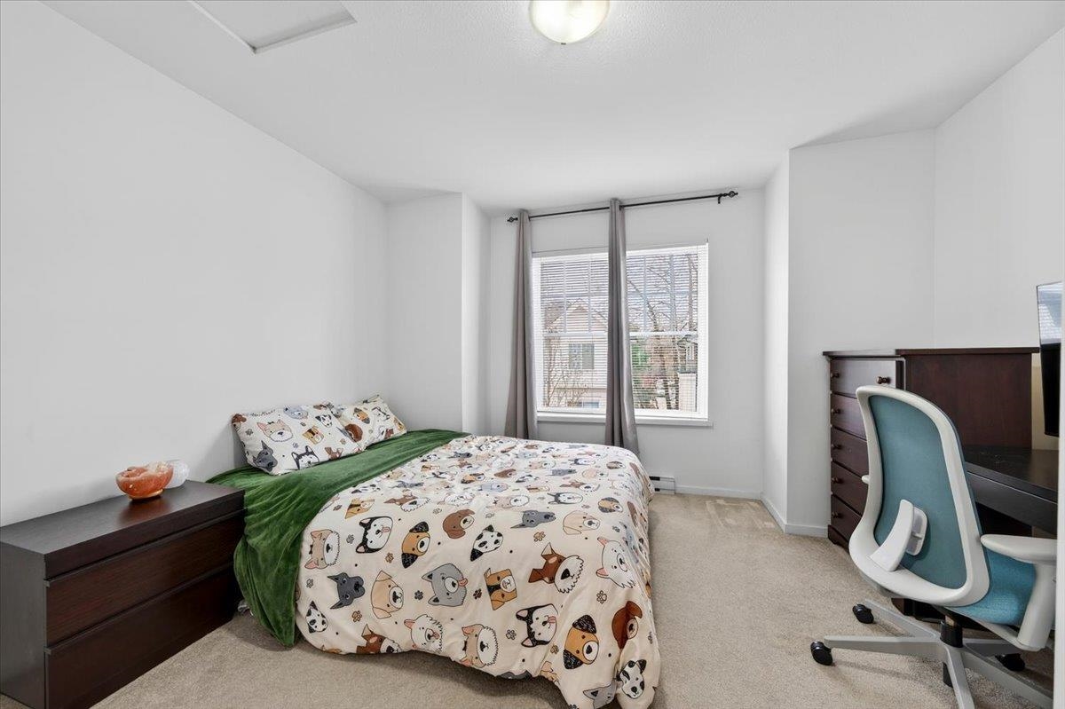 Guest Bathroom Photo of 39 3010 Riverbend Drive, Coquitlam, BC