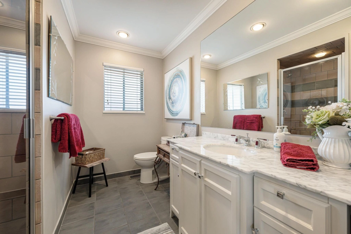 Laundry Room Photo of 4686 54a Street, Ladner, BC