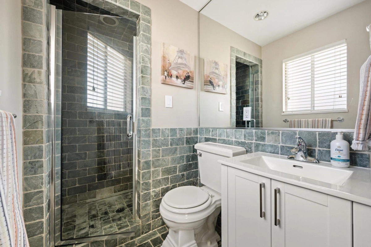 Powder Room Photo of 4686 54a Street, Ladner, BC