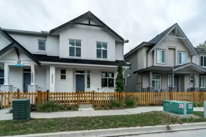 20523 76 Avenue, Langley, BC, Langley — Row House (Non-Strata) for sale