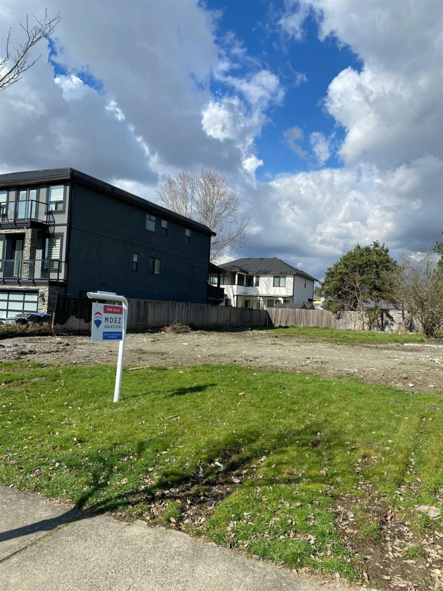 Family Room Photo of 17955 56a Avenue, Surrey, BC