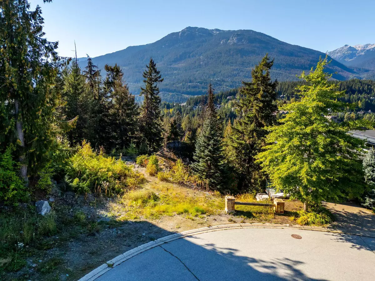 Living Room Photo of 3853 Sunridge Court, Whistler, BC