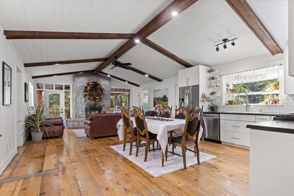 Dining Area Photo of 5545 Graham Drive, Chilliwack, BC