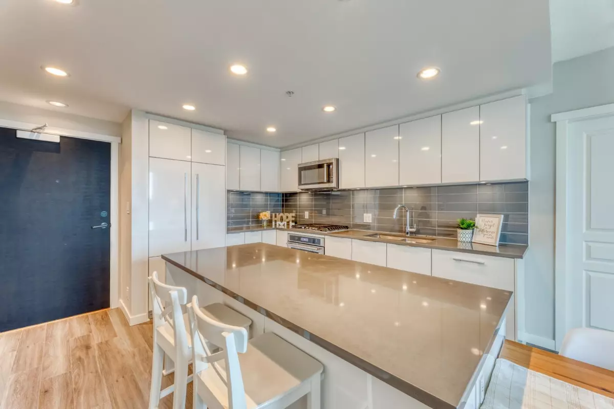 Family Room Photo of 1604 3100 Windsor Gate, Coquitlam, BC