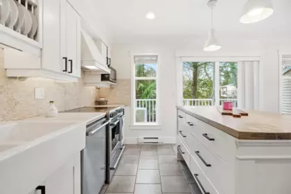 Kitchen Photo of 1 6415 197 Street, Langley, BC