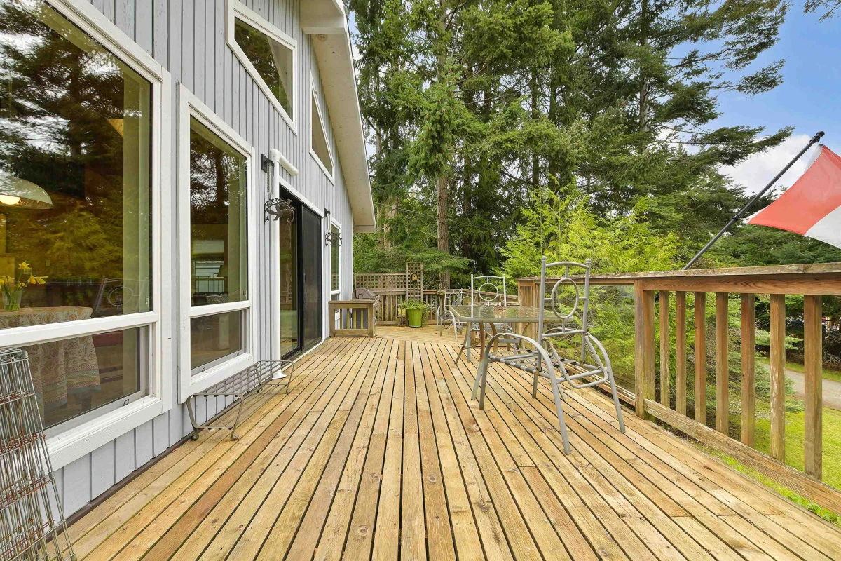 Dining Area Photo of 568 Bayview Drive, Mayne Island, BC