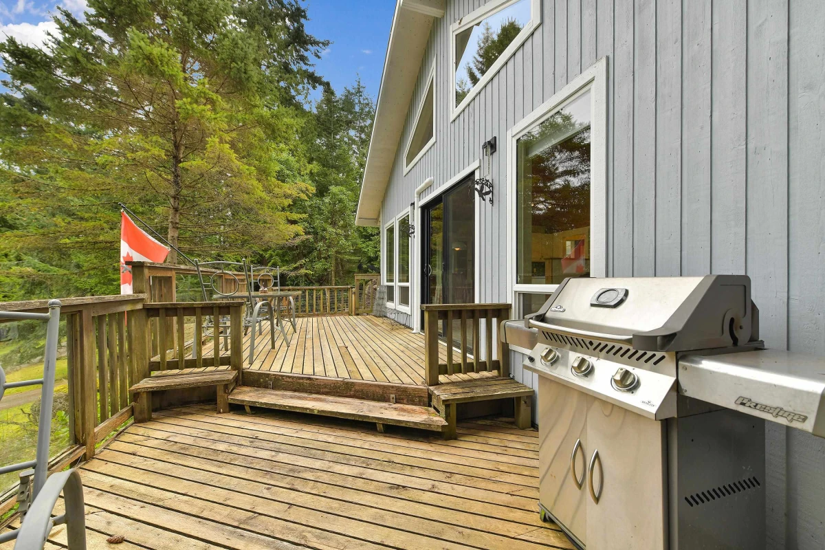 Family Room Photo of 568 Bayview Drive, Mayne Island, BC