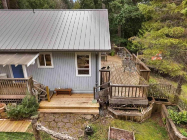 Breakfast Nook Photo of 568 Bayview Drive, Mayne Island, BC