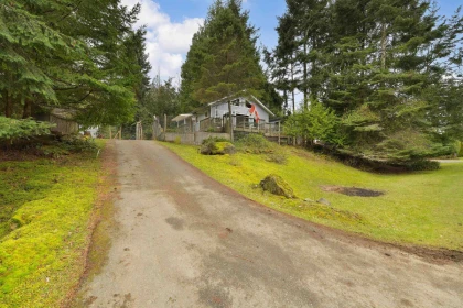 Community Amenities Photo (Clubhouse) of 568 Bayview Drive, Mayne Island, BC
