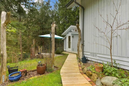Outdoor Kitchen Photo of 568 Bayview Drive, Mayne Island, BC