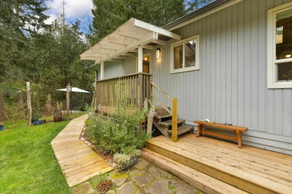 Primary Bathroom Photo of 568 Bayview Drive, Mayne Island, BC