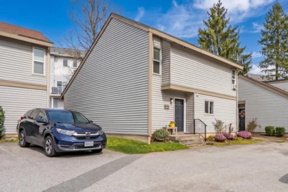 6076 W Greenside Drive, Surrey, BC, Surrey — Townhouse for sale