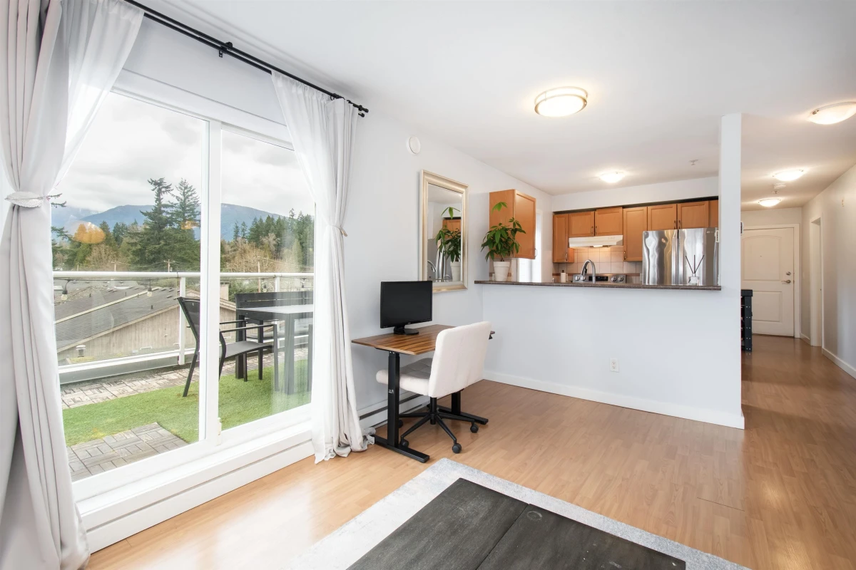 Dining Area Photo of 401 1629 Garden Avenue, North Vancouver, BC