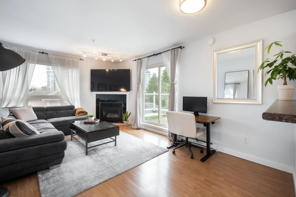 Living Room Photo of 401 1629 Garden Avenue, North Vancouver, BC