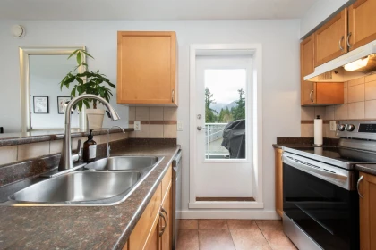 Breakfast Nook Photo of 401 1629 Garden Avenue, North Vancouver, BC
