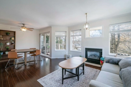 Breakfast Nook Photo of 407 33407 Tessaro Crescent, Abbotsford, BC