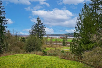 Garden / Landscaping Photo of 30199 Silverdale Avenue, Mission, BC