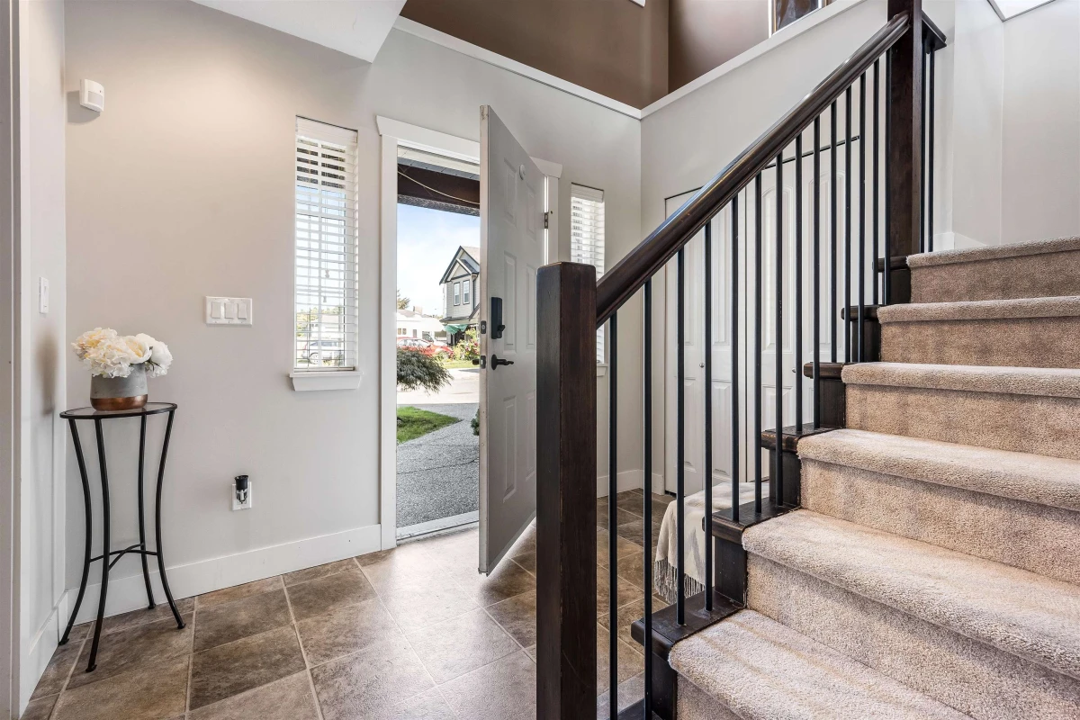 Living Room Photo of 3 46238 Strathcona Road, Chilliwack, BC