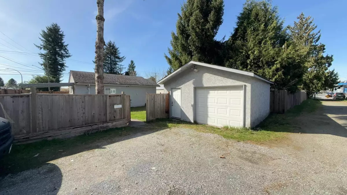 Family Room Photo of 11810 207 Street, Maple Ridge, BC