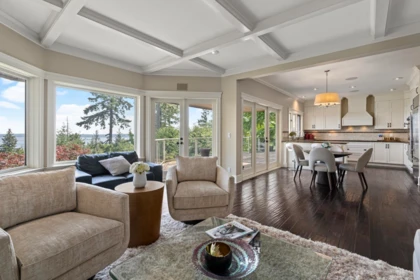 Breakfast Nook Photo of 4882 Vista Place, West Vancouver, BC