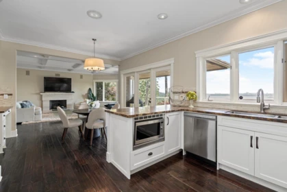 Guest Bathroom Photo of 4882 Vista Place, West Vancouver, BC