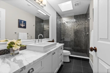 Swimming Pool Photo of 4882 Vista Place, West Vancouver, BC