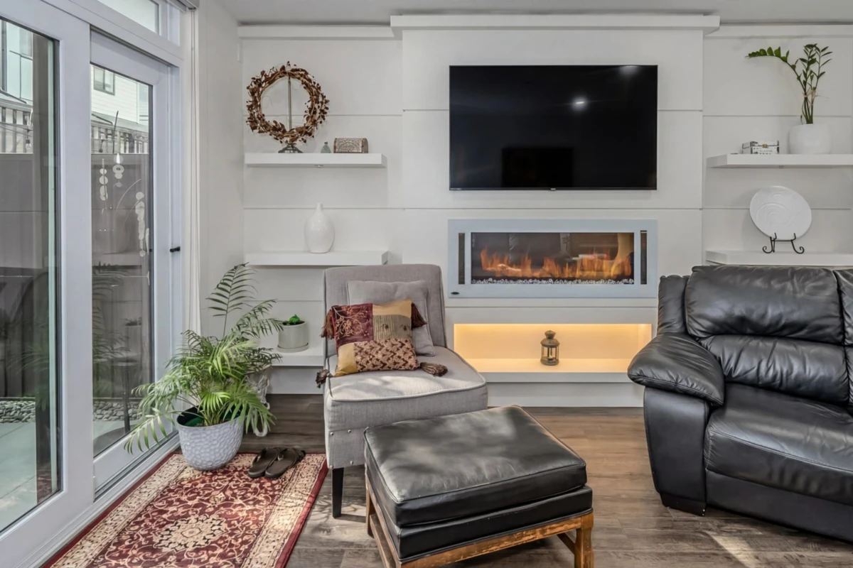 Dining Area Photo of 15 34825 Delair Road, Abbotsford, BC