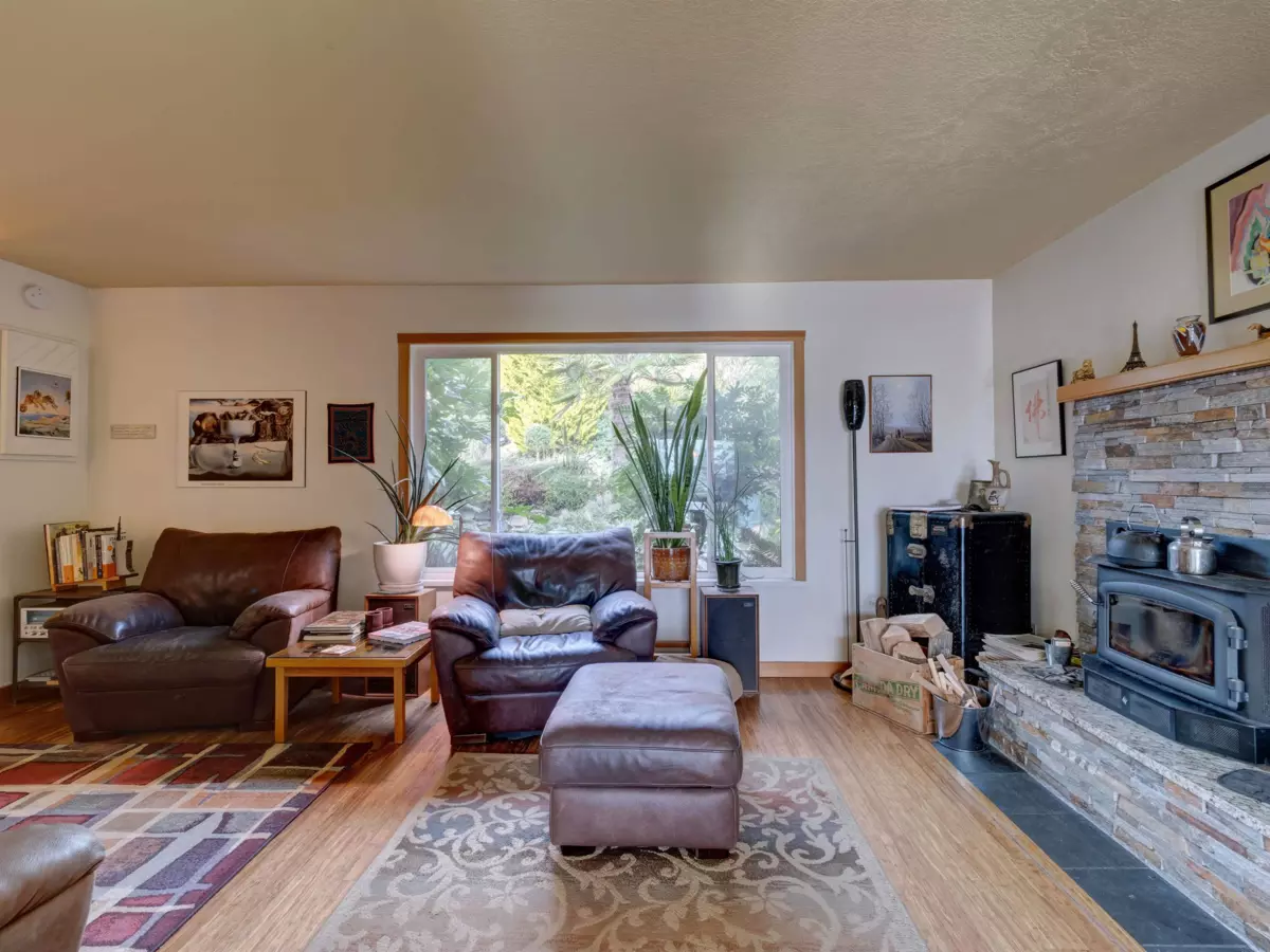 Dining Area Photo of 6183 Bligh Road, Sechelt, BC