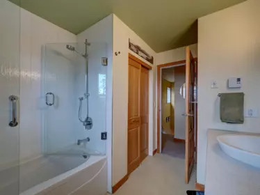 Basement Recreation Room Photo of 6183 Bligh Road, Sechelt, BC