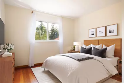 Walk-In Closet Photo of 1347 Eagle Cliff Road, Bowen Island, BC