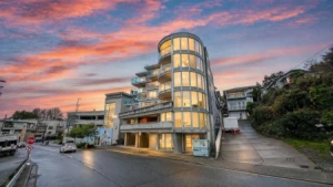 404 14955 Victoria Avenue, White Rock, BC