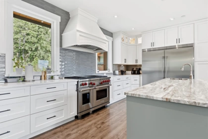 Kitchen Island Photo of 9960 Lindsay Terrace, Mission, BC