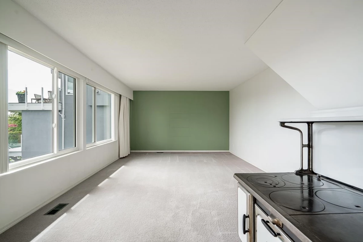Dining Area Photo of 15856 Buena Vista Avenue, White Rock, BC