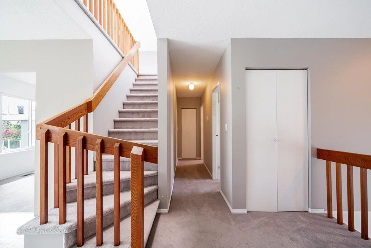 Family Room Photo of 15856 Buena Vista Avenue, White Rock, BC