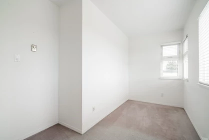 Basement Recreation Room Photo of 15856 Buena Vista Avenue, White Rock, BC